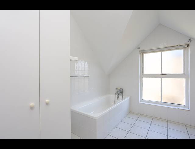 3 BEDROOM APARTMENT TO LET IN HOUT BAY CENTRAL